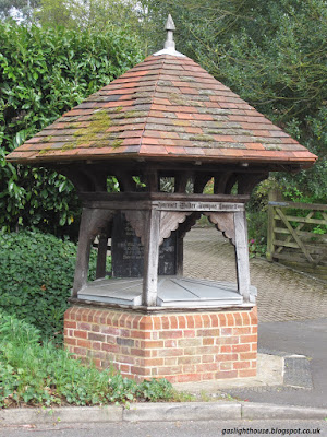 gaslighthouse.blogspot.co.uk village well gaslighthouse.blogspot.co.uk village well