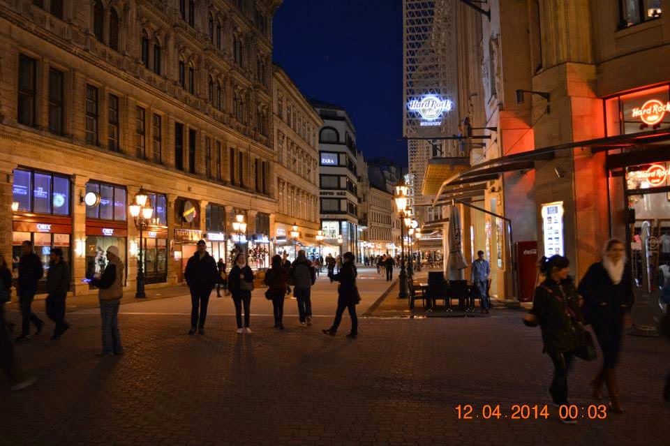 aswanacliche Budapest Vaci Utca, a shopping street