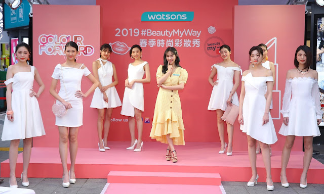 屈臣氏「2019春季時尚彩妝秀」,邀請金鐘主持小天后吳姍儒與伊林Model群,演繹大勢色活力珊瑚橘唇彩魅力,用繽紛的色彩開啟今年春夏的潮流時尚。(屈臣氏提供)