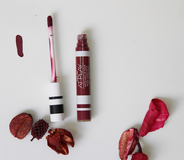 Batom líquido matte Cor Berry Strong Mary Kay At Play