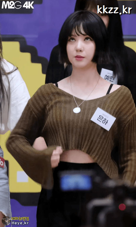 여자친구, 상의가 펄럭이는 은하..
