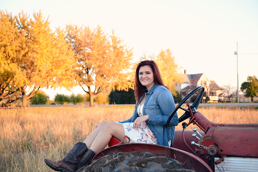 Larissa Thurlow Photography Sneak Peek Bay City Western High School Larissa Thurlow Photography Sneak Peek Bay City Western High School