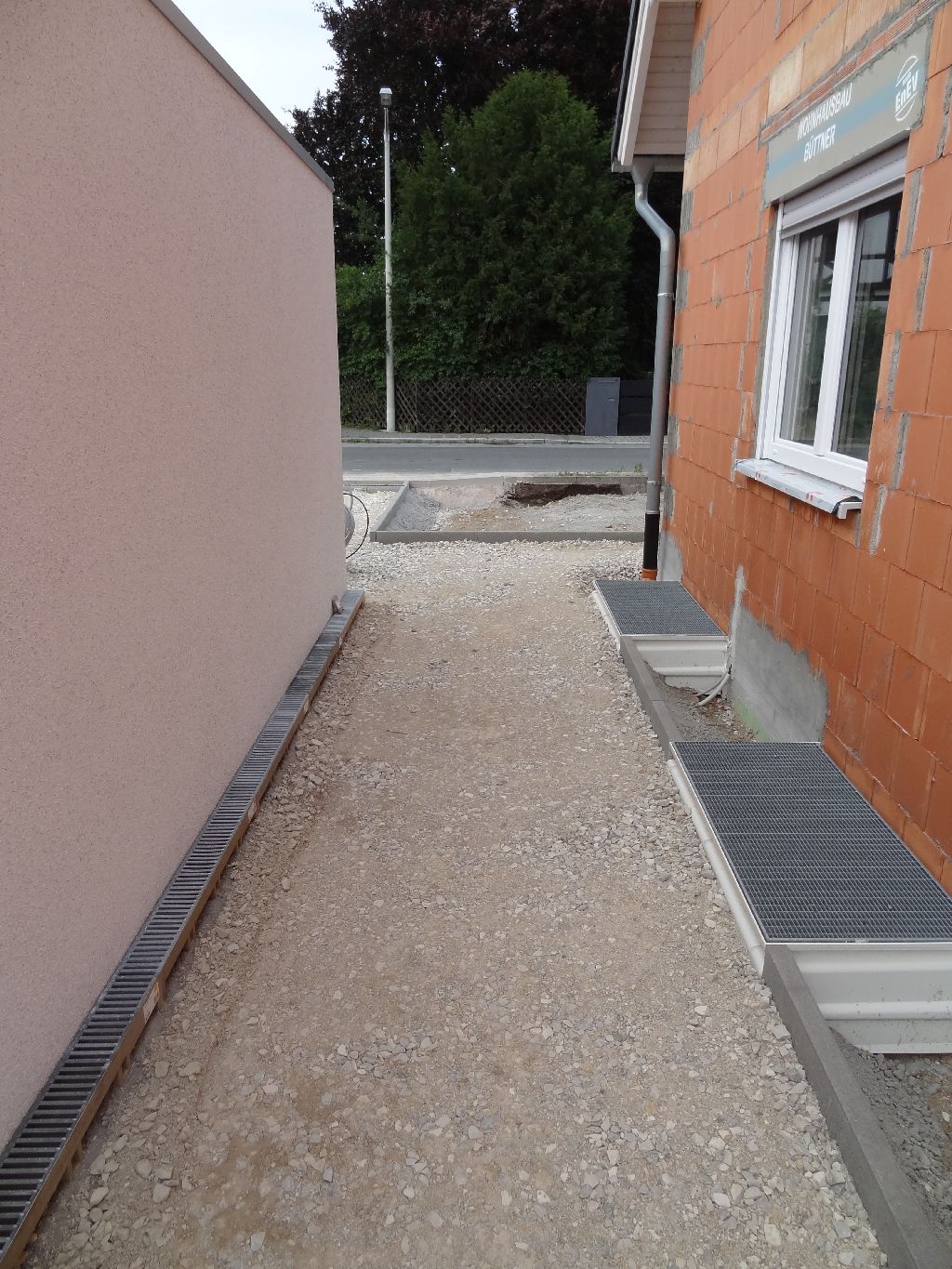 ...unser Haus entsteht: Gartenbau, Sockelleisten/Küchentüren, Umzug/Einzug