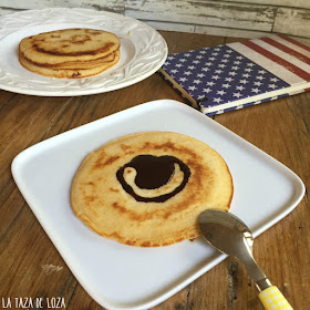 pancakes-americanos-con sirope-de-chocolate