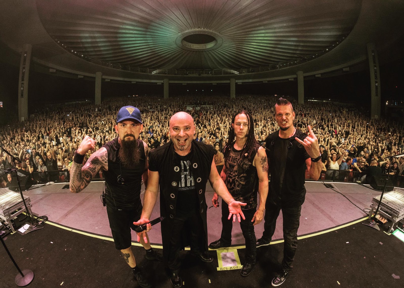 Рок группа disturbed. Disturb группа. Disturb группа. Disturbed перевод песен. Группа disturbed эмблема.