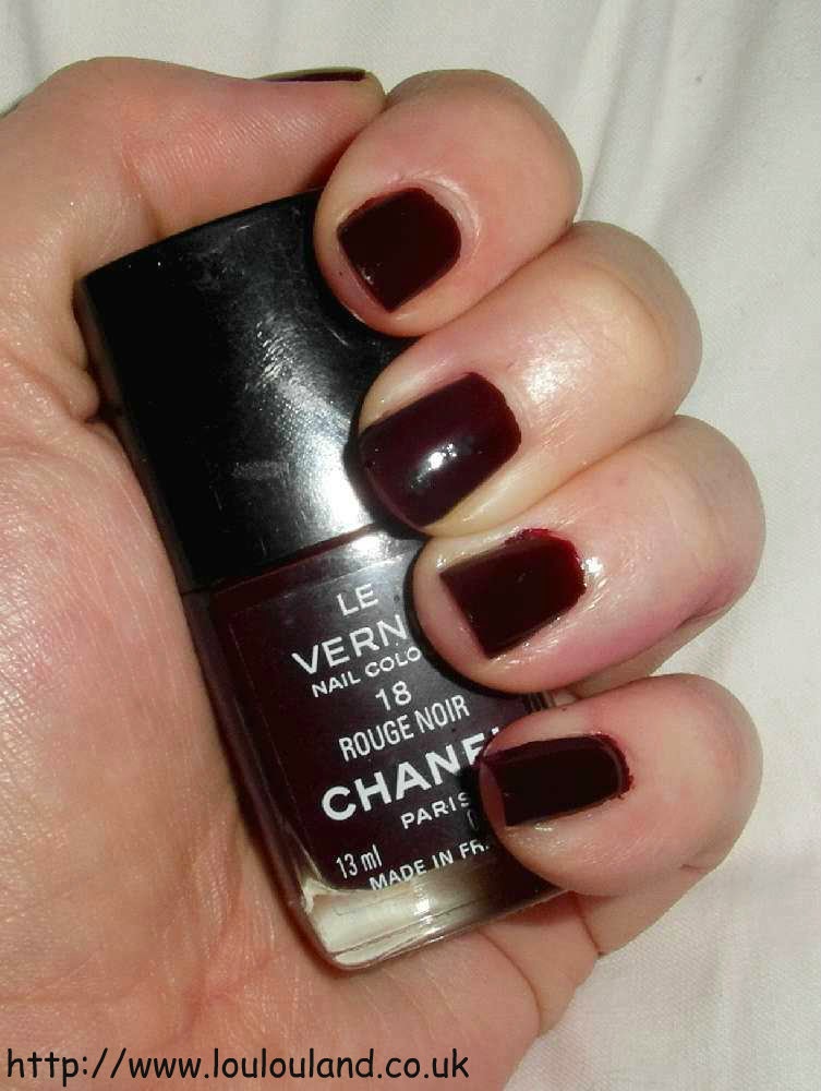 LouLouLand: An Iconic Nails Of The Day - Chanel - Rouge Noir