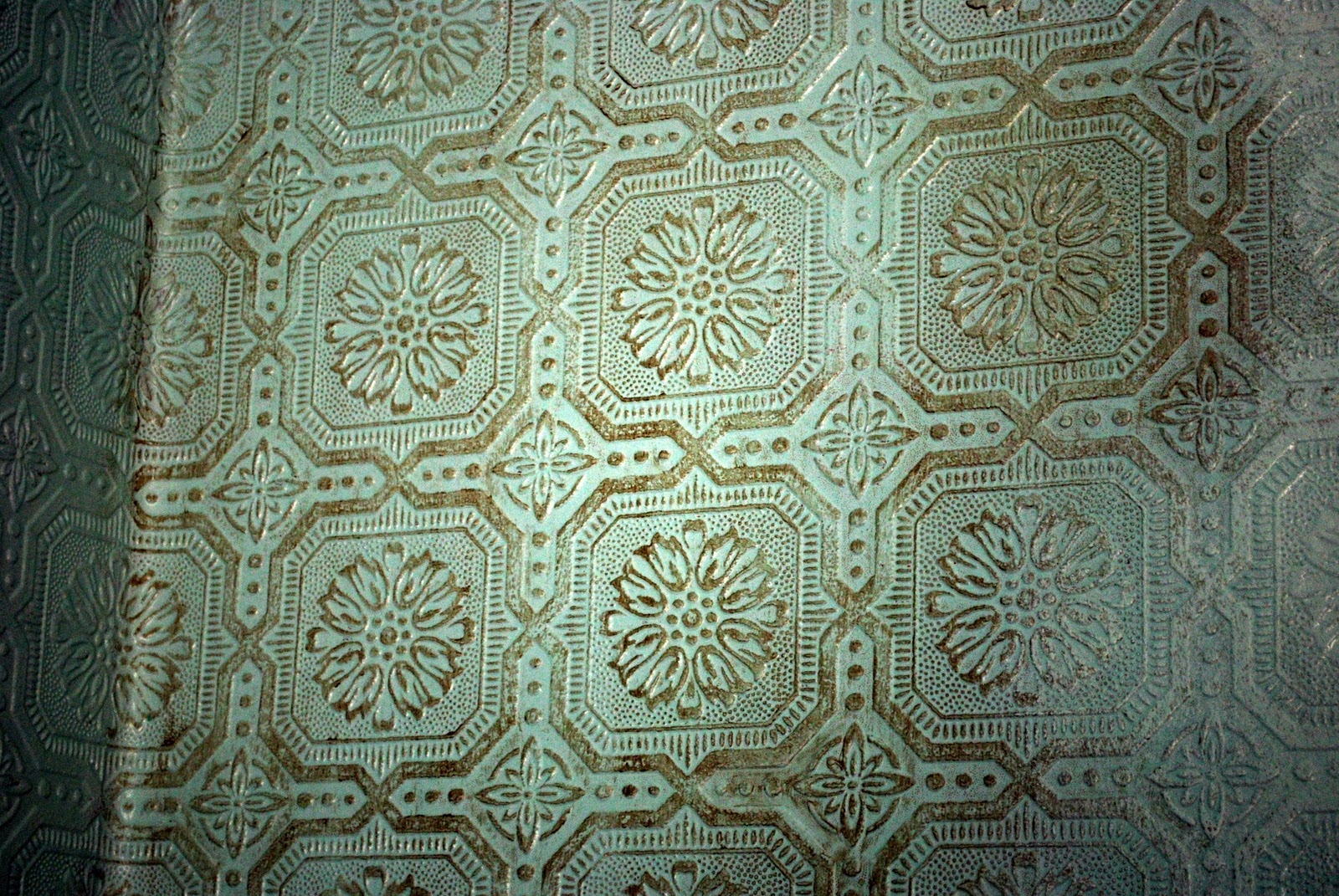 Glazed embossed wallcovering Glazed embossed wallcovering