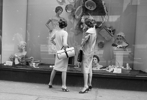 Foto por Vivian Maier | fotografia vintage photos, black and white photography inspiration | art Selecta Photo by Vivian Maier | imagenes bonitas bellas en blanco y negro, cool vintage pics, pictures