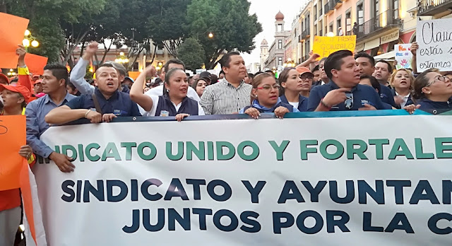 Como “líder charro” se vio Gonzalo Juárez en la marcha de este jueves
