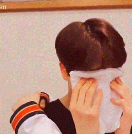 어제자 데뷔 첫 1위하고 눈물쏟는 더보이즈 | 인스티즈