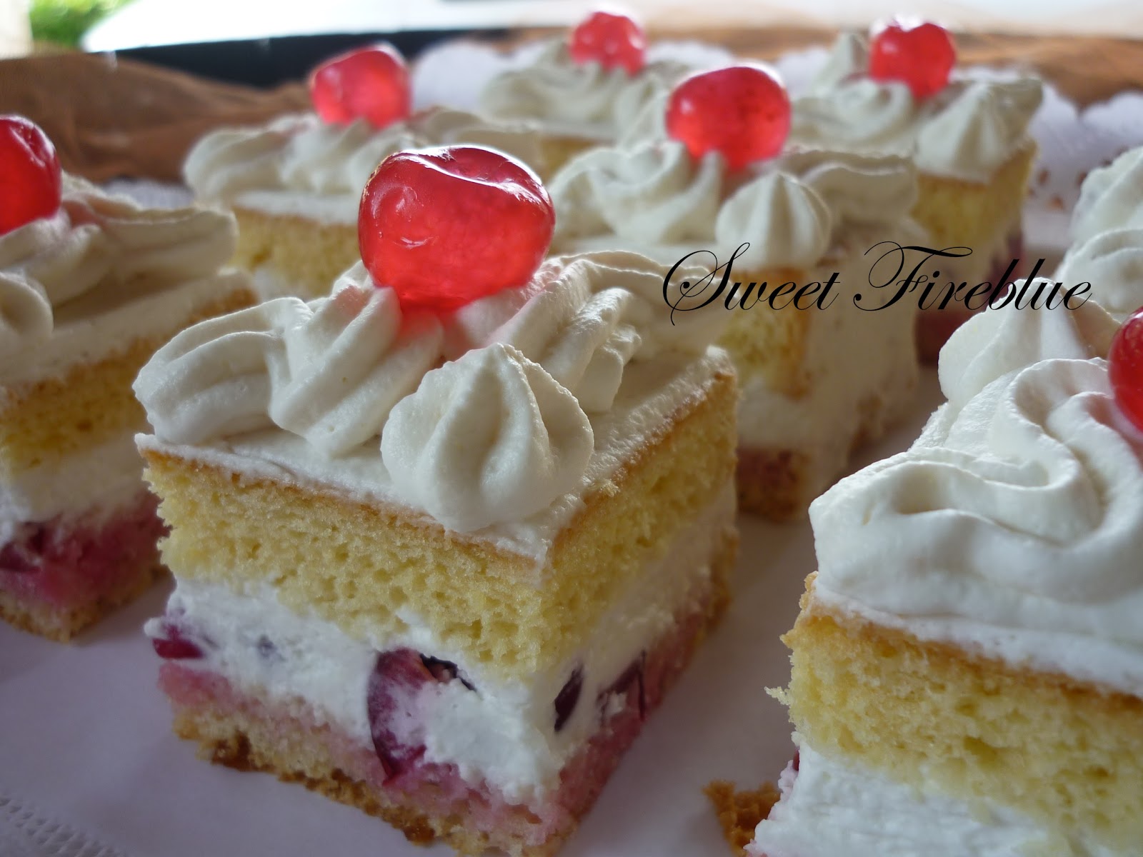 Scatolina Cupcake Rosa con Ciliegie | Sweet and Chic