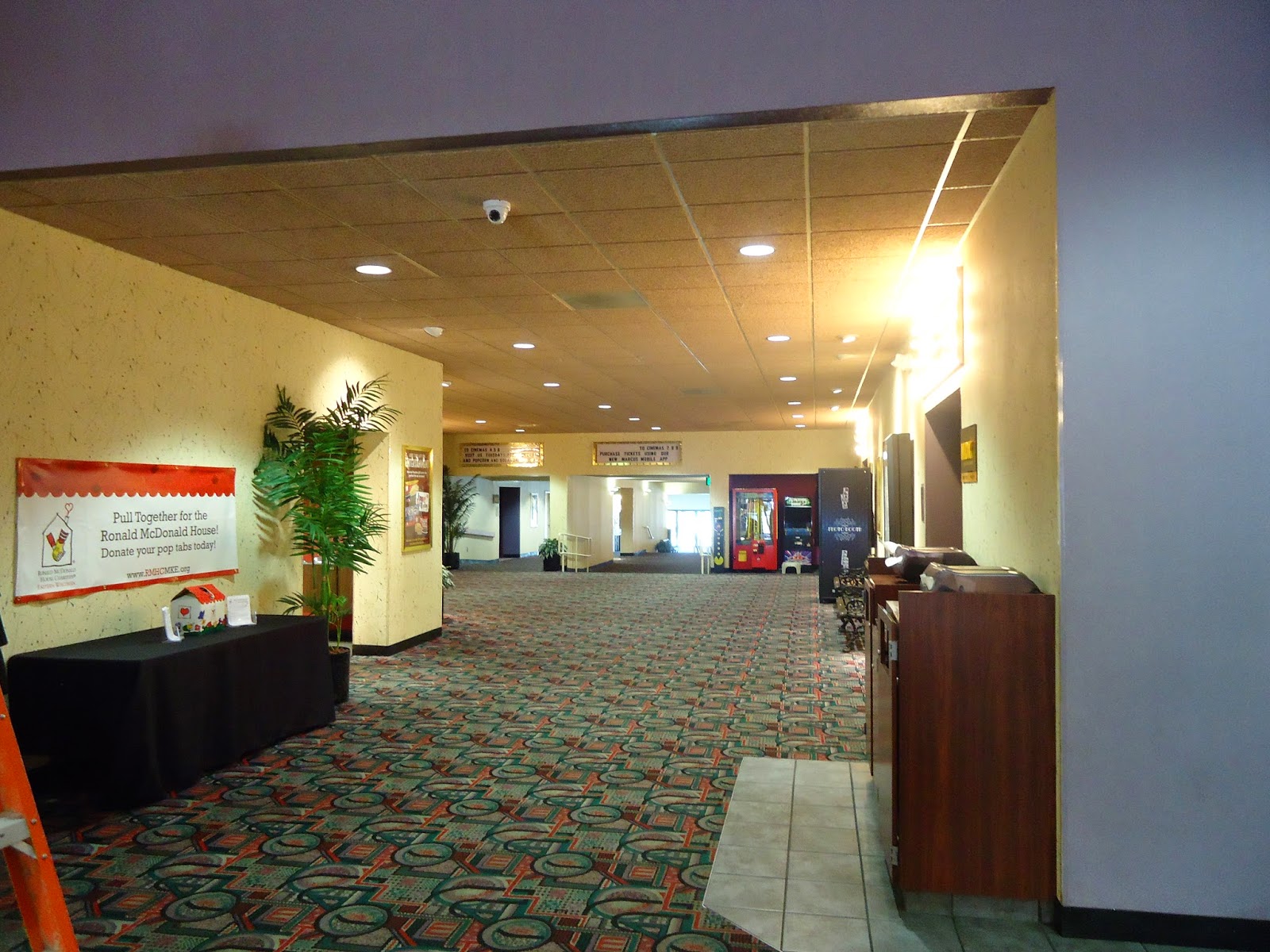 Schroeder and Holt Architects / Architecture 2000 Marcus Sheboygan