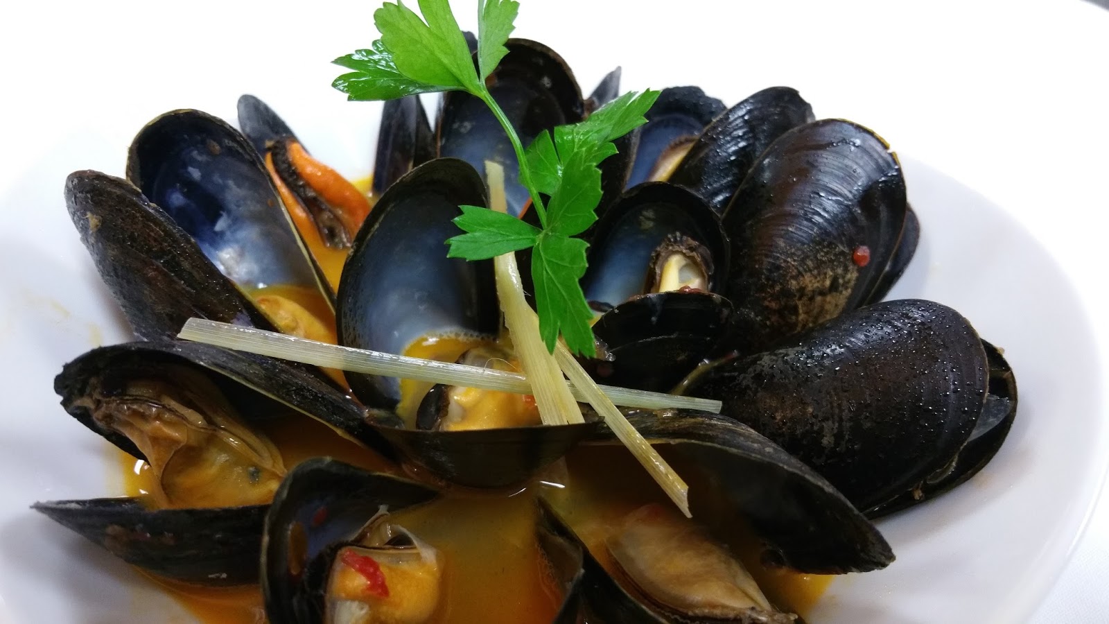 Home Place Seafood Summer Happy Hour at Parallel Post in Trumbull CT