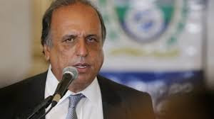 Pezão descarta pagar salário de janeiro antes do Carnaval e prevê mês apertado Pezão descarta pagar salário de janeiro antes do Carnaval e prevê mês apertado