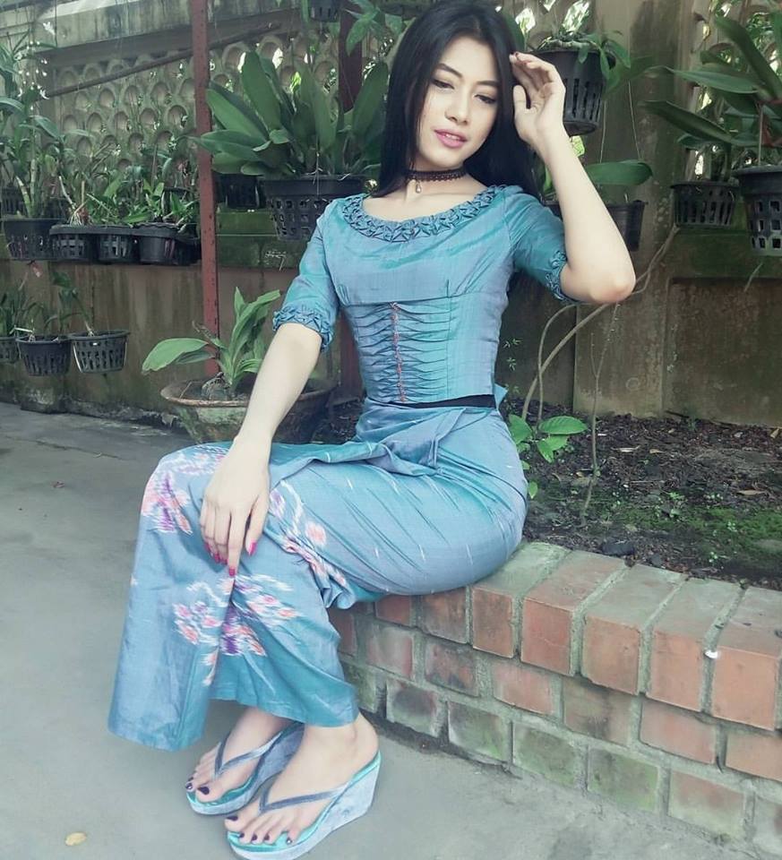 Online Cele Su Hlaing Win in Myanmar Traditional Dress - Burmese Actress and Model Girls