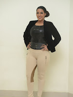 Mumaith Khan latest sizzling photos-cover-photo