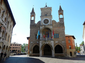 Pordenone's elegant town hall, Palazzo Communale