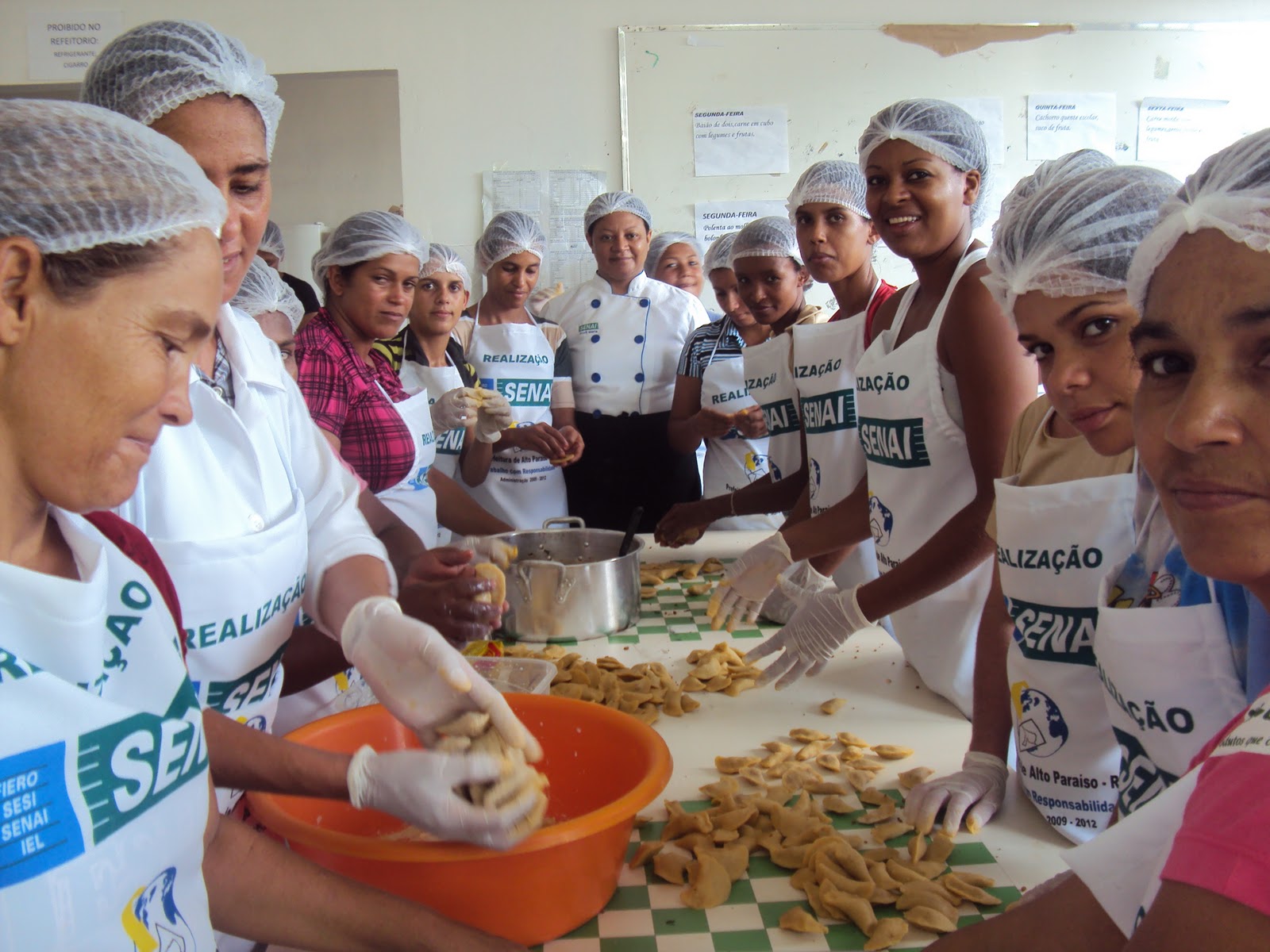 SEMTAS ALTO PARAÍSO: CURSO DE DOCES E SALGADOS PARA FESTAS FOI UM SUCESSO