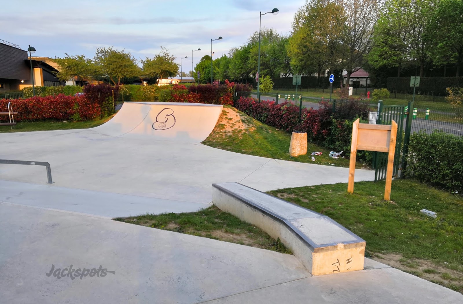 Le très bon skatepark de MagnyleHongre Jackspots