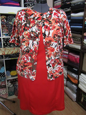 Simplicity 7106 Cherry Red Ponte Knit Princess Seam Sheath Dress www.sewplus.blogspot.com