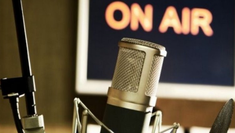 Aplikasi tuk Dengerin Siaran Radio lewat Smartphone Android Aplikasi tuk Dengerin Siaran Radio lewat Smartphone Android