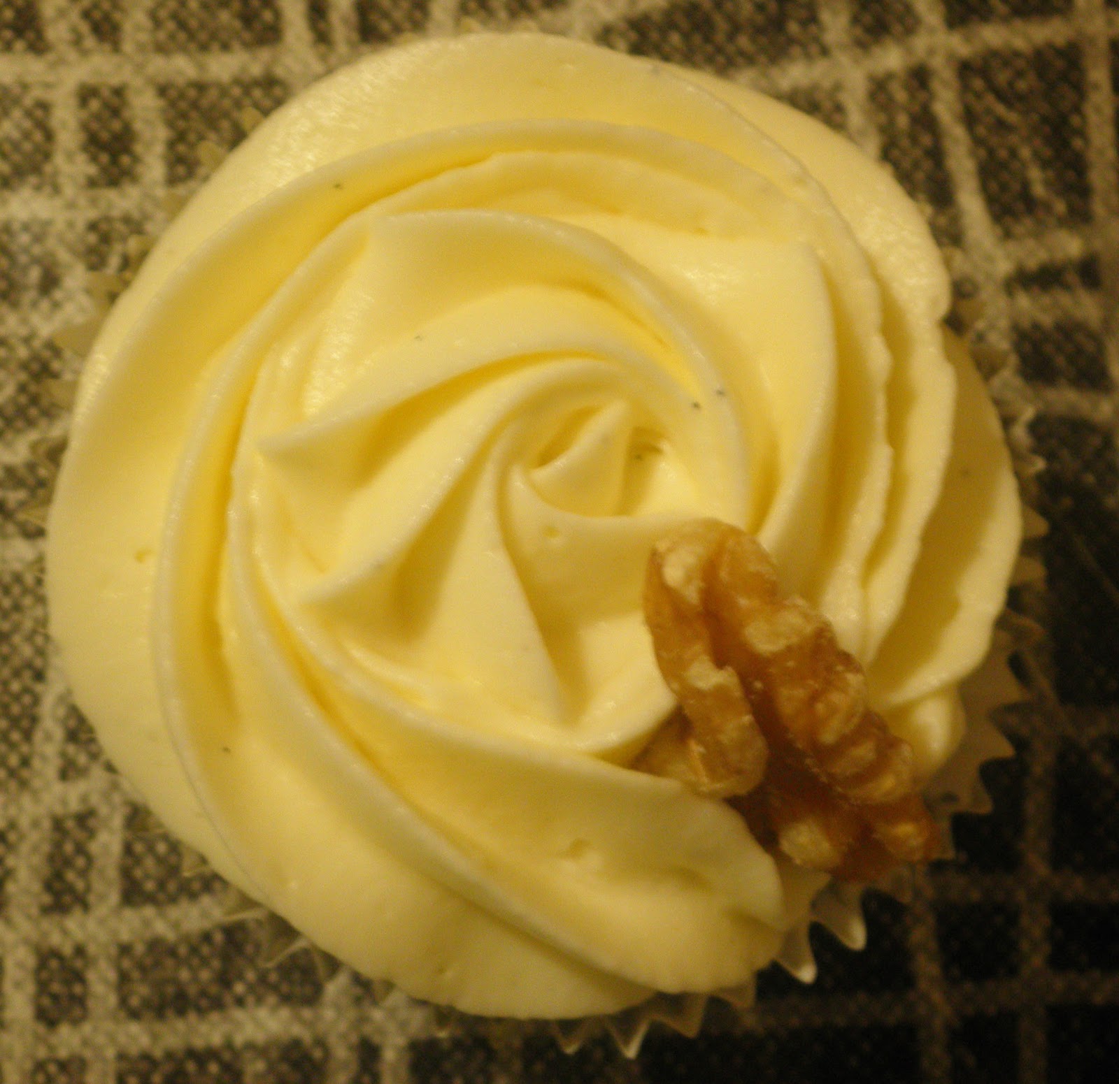 Fabiola´s sweet paradise CUPCAKE DE PLATANO, NUEZ Y QUESO CREMA