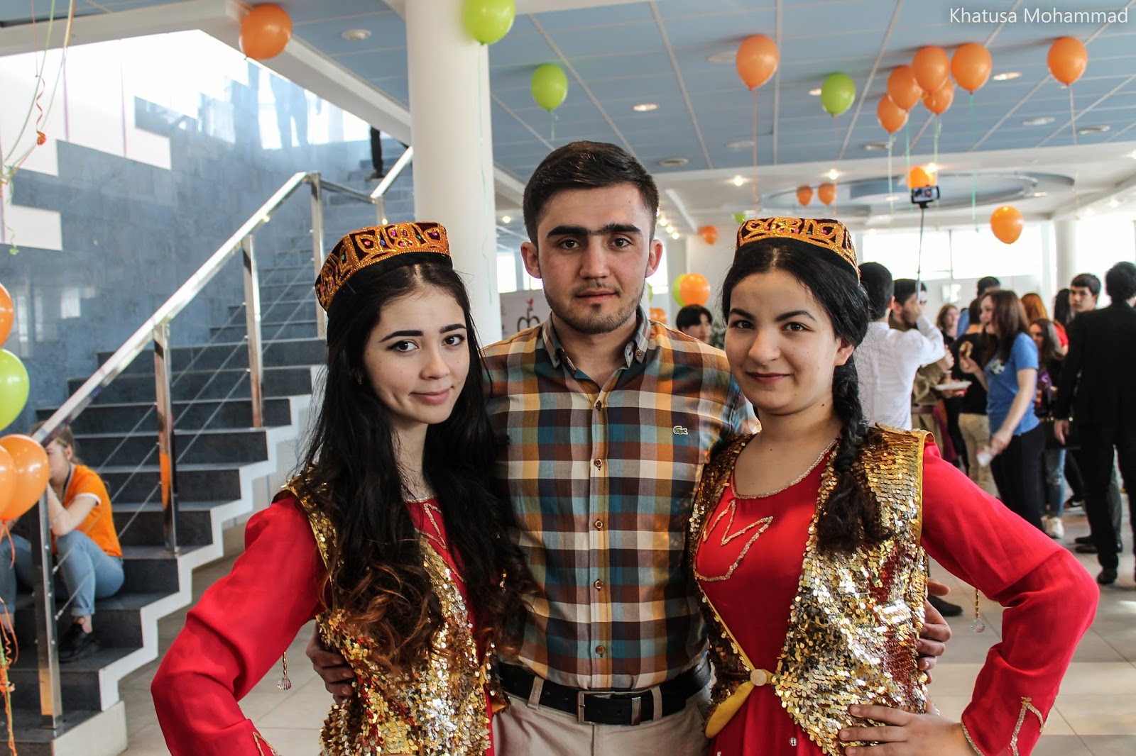 Таджикский молодежный. Молодежь Таджикистана. Молодежь Душанбе. Таджики молодежь. Студенты Таджикистана.