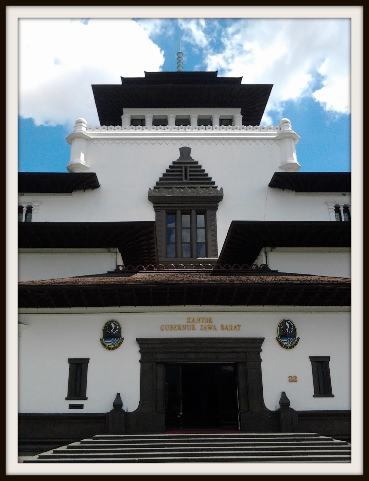 Gedung Sate Icon of Bandung - Driver Note