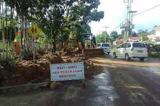 Pembangunan Trotoar Tersebut Sudah Lama Diharapkan Masyarakat Pembangunan Trotoar Tersebut Sudah Lama Diharapkan Masyarakat