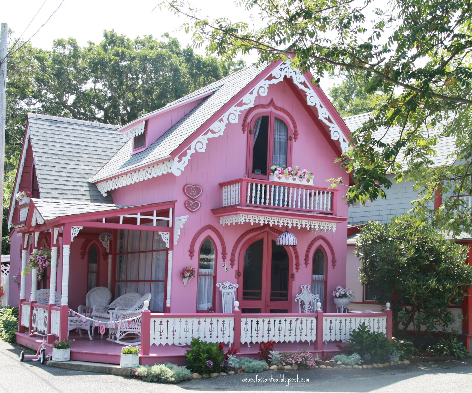 Фото розового дома. Розовый дом. Розовый домик. Красивый розовый дом. Домик розового цвета.