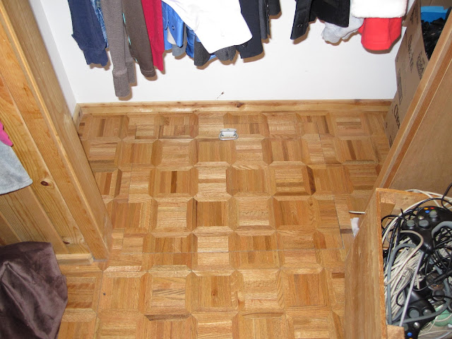 Natagpuan Ng Mag-Asawang Ito Ang Isang Box Sa Loob Ng Trap Door. Nang Buksan Nila Ito, 'Di Sila Makapaniwala Sa Laman Nito! Natagpuan Ng Mag-Asawang Ito Ang Isang Box Sa Loob Ng Trap Door. Nang Buksan Nila Ito, 'Di Sila Makapaniwala Sa Laman Nito!