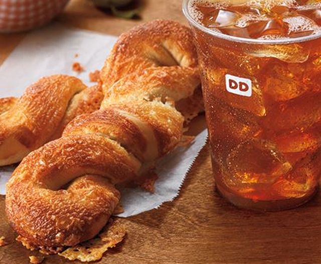 Dunkin' Donuts Brings Back the White Cheddar Bagel Twist