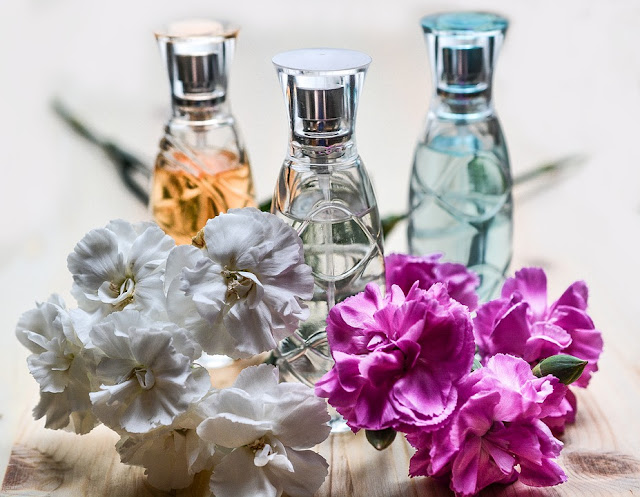 As Melhores Maneiras de Usar Perfume