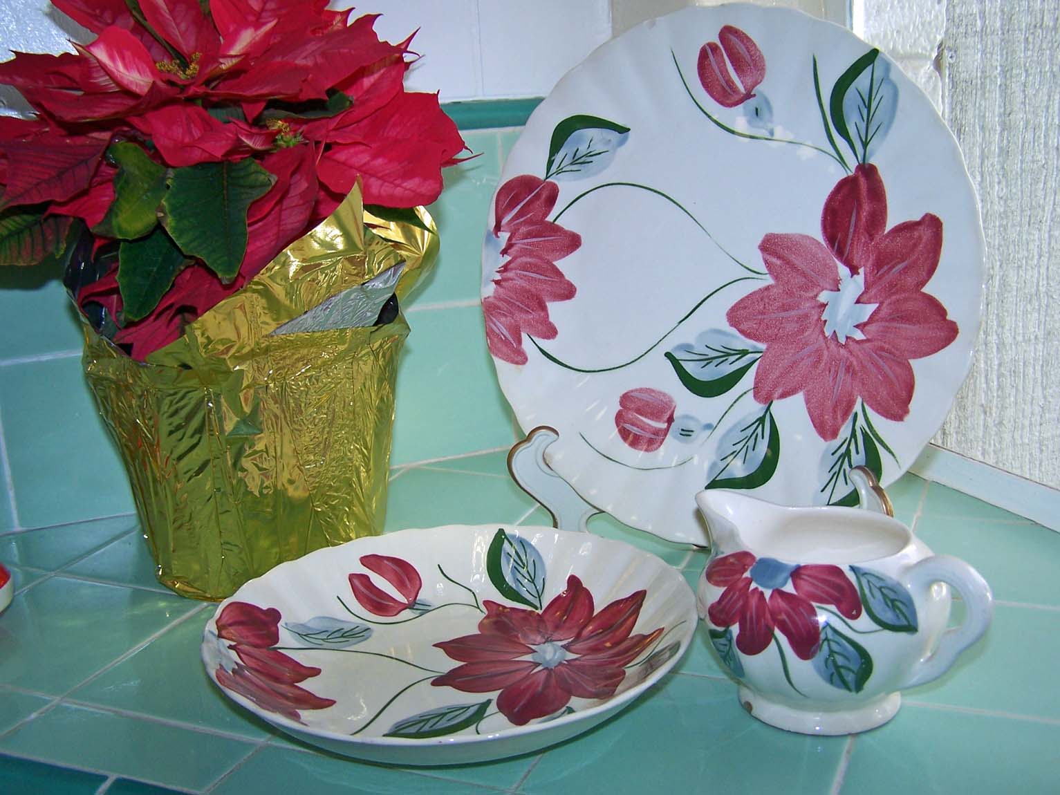 Treasures n Textures: Vintage Blue Ridge Pottery Poinsettia Pattern