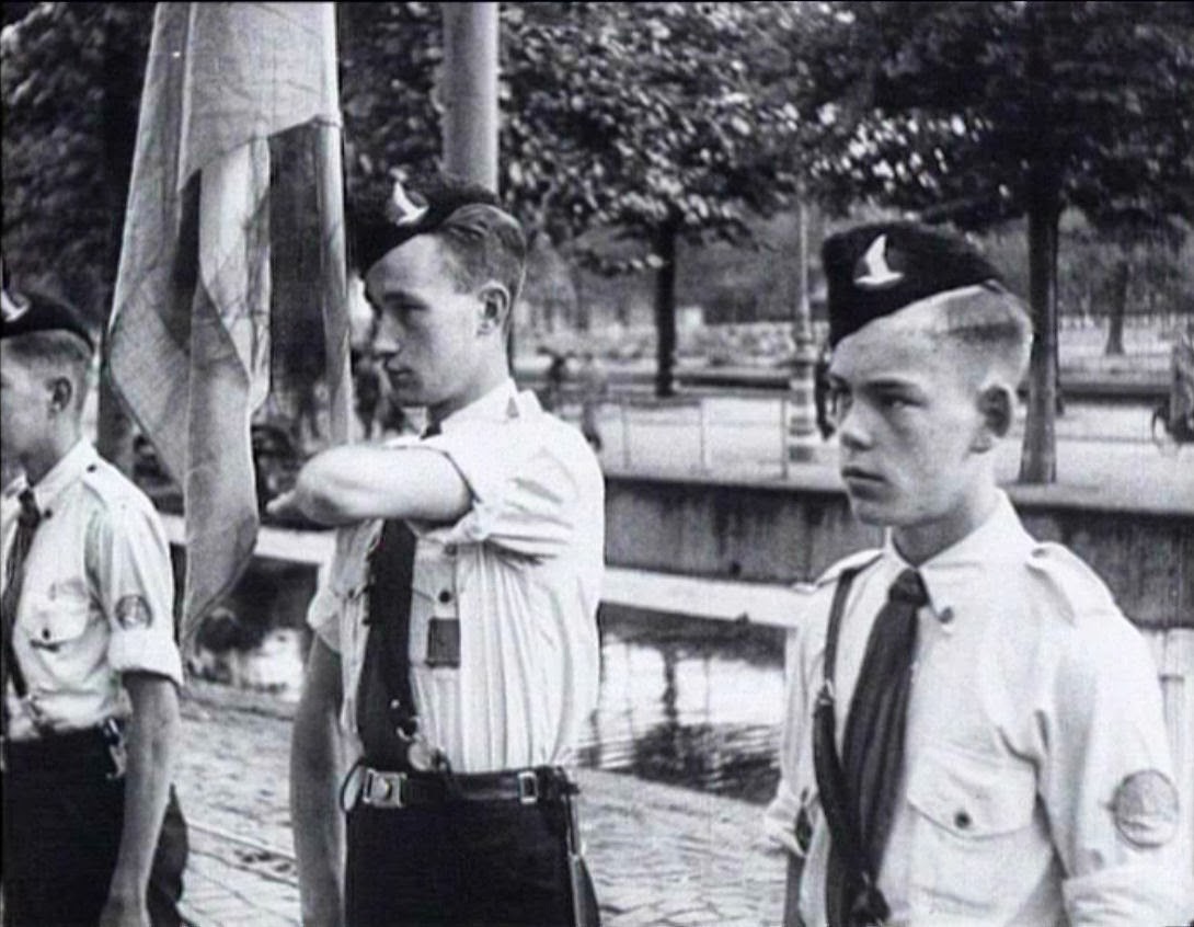 Гитлерюгенд что это. Гитлерюгенд 1945. Гитлерюгенд униформа 1926. Гитлерюгенд лагерь. Пионеры Скауты Гитлерюгенд.
