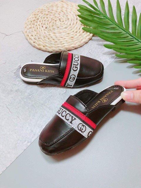 Gia Lai: Giảm giá 50% toàn bộ 50.000 đôi giày dép, 'quá xá rẻ' chỉ từ 49k/1 đôi
