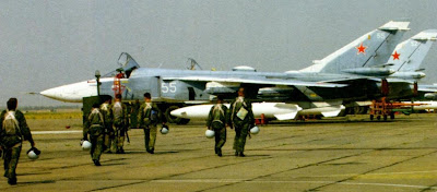 На заднем плане - бомбардировщики Су 24М