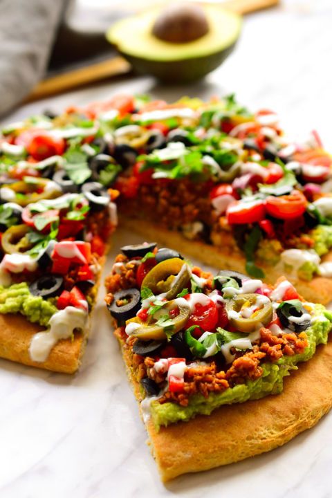 How have we never thought of guacamole as a pizza base until now?! Get the recipe from The Stingy Vegan How have we never thought of guacamole as a pizza base until now?! Get the recipe from The Stingy Vegan