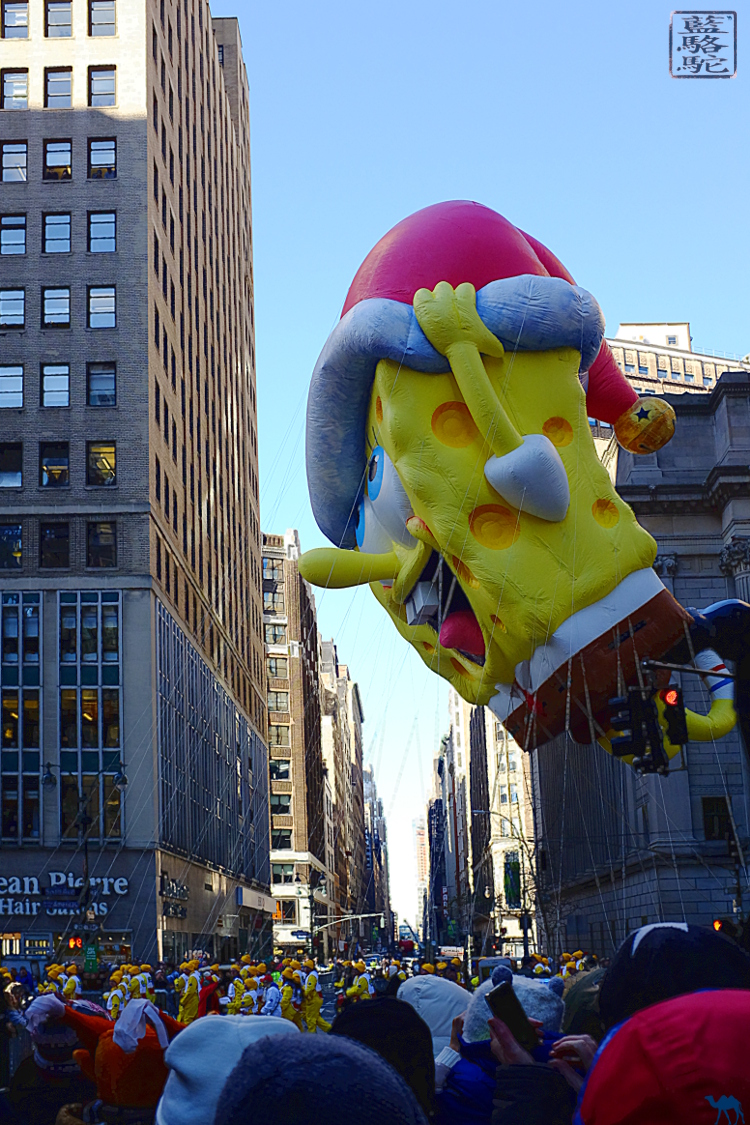 Le Chameau Bleu - Blog Voyage New York City - Bob l'éponge à la Parade de Thanksgiving de New York Le Chameau Bleu -Blog Voyage New York City - Bob l'éponge à la Parade de Thanksgiving de New York