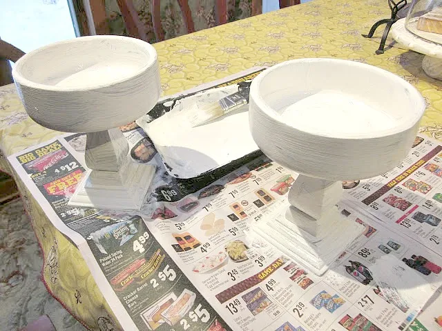 Painting the wooden pedestal bowls