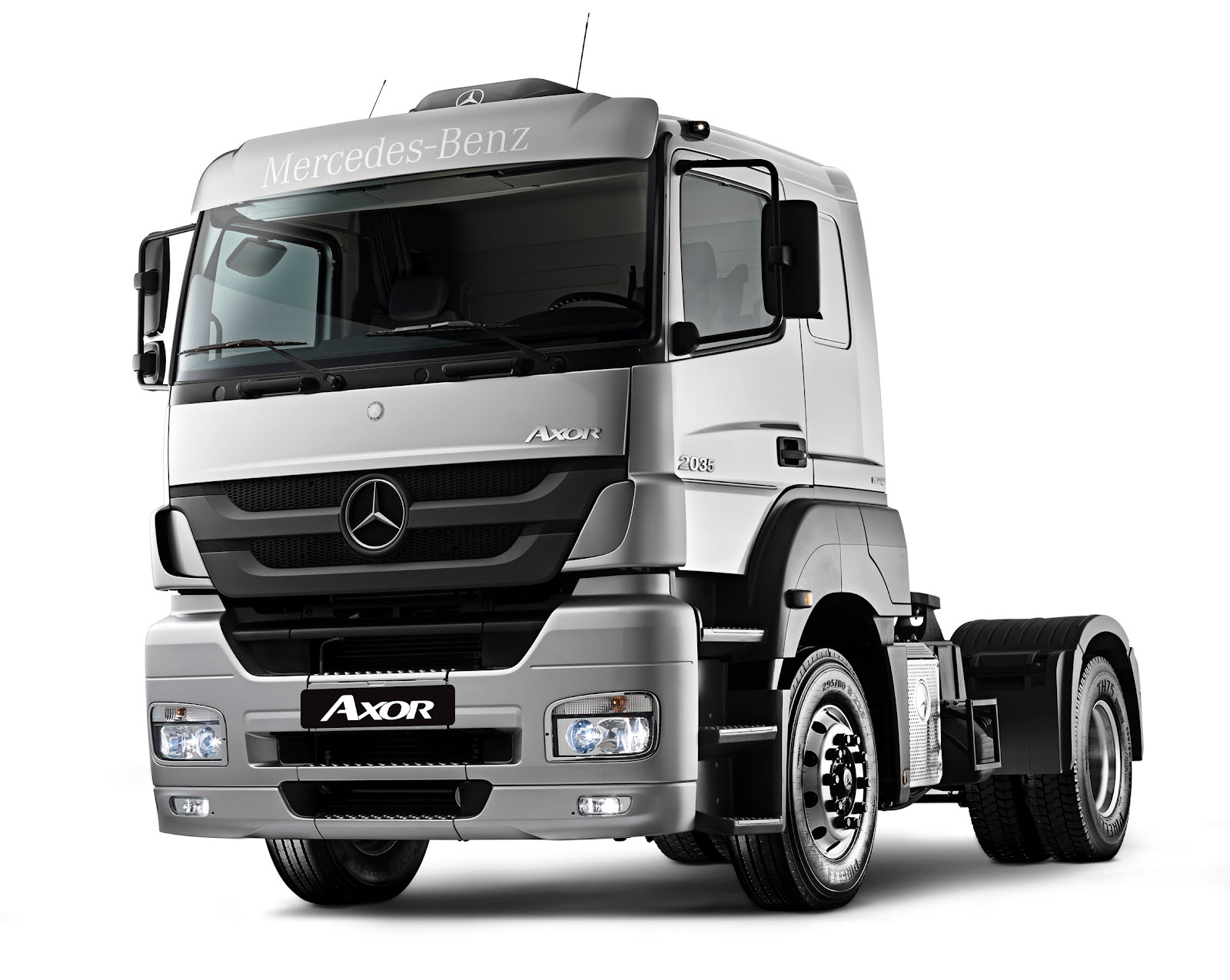 Conexión Autos MercedesBenz renueva su línea