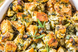 Classic Traditional Thanksgiving Stuffing #Christmas #Food