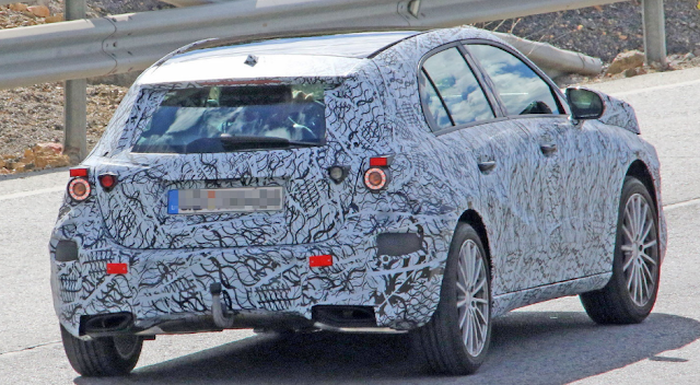 2018 Mercedes-AMG A43 Exterior 2018 Mercedes-AMG A43 Exterior