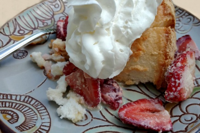 This sweet liquor strawberry shortcake is super tasty and easy to make! Sweet liquor strawberry shortcake