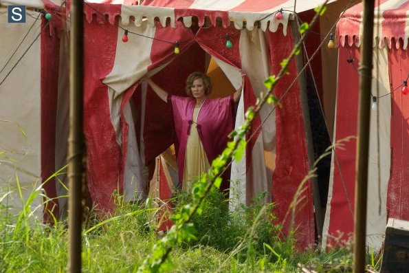 American Horror Story Freak Show - Massacres and Matinees - Review  "Bad Girl" 