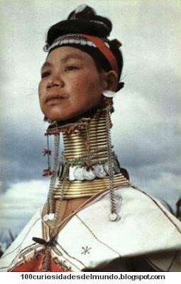 Padaung: las mujeres jirafa de las tribus Kayan, Karen o Karenni.