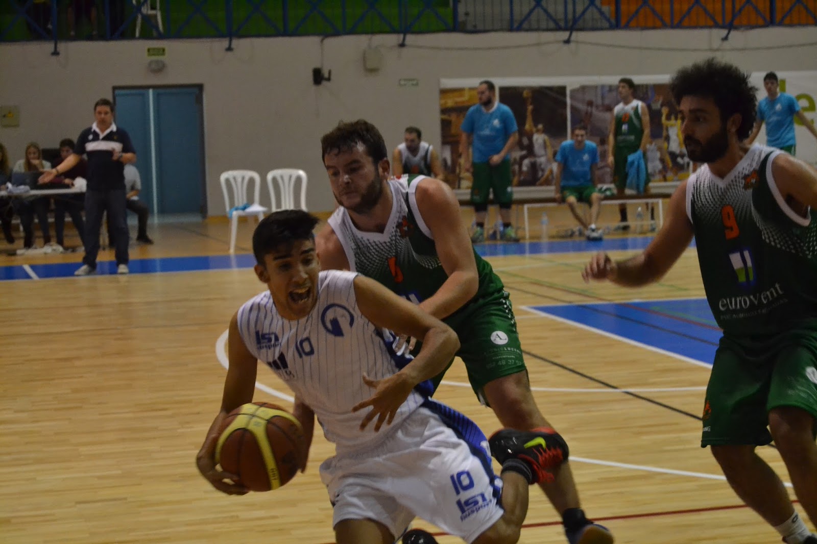 VIVE EL BASKET CON EDUARDO BURGOS Cuarta victoria del Vélez ante un