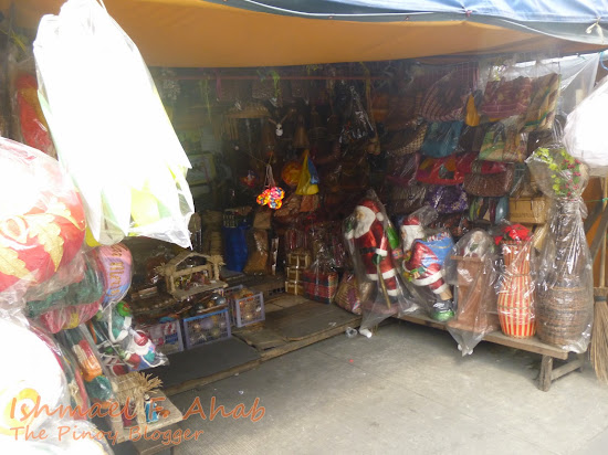 Souvenir Shop under Quezon Bridge, Quiapo District