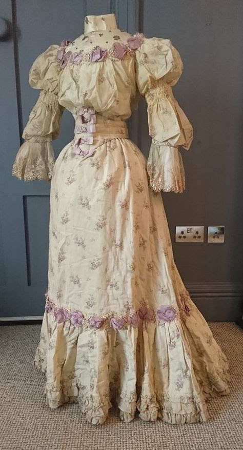 Imagenes Victorianas: VESTIDO VICTORIANO.