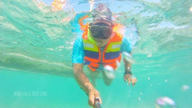 Snorkeling di Pantai Batu Putih Kemujan Karimunjawa